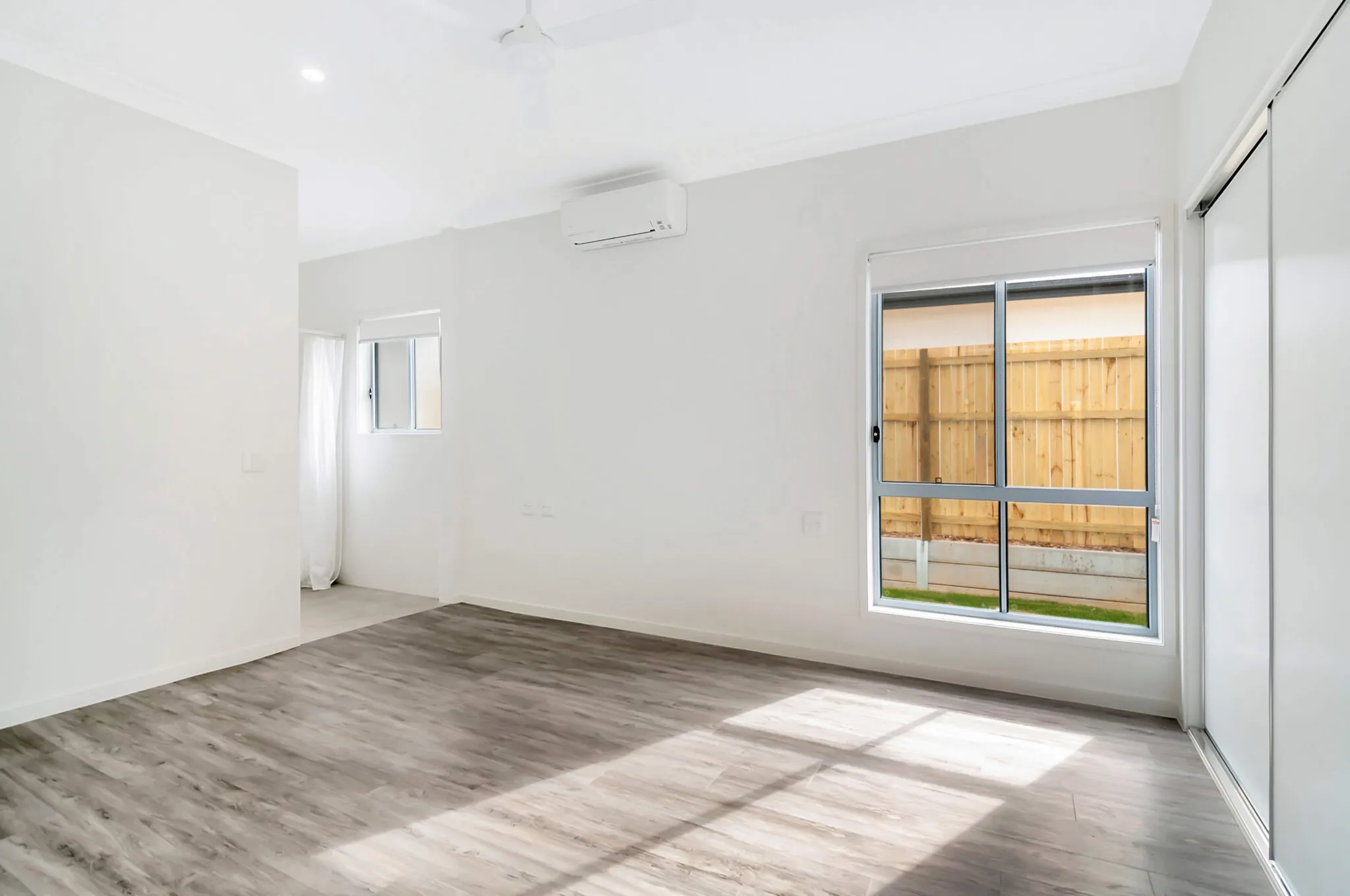 imgi_100_006_Open2view_ID650427-Lot_247_53_Dales_Way-2048×1360