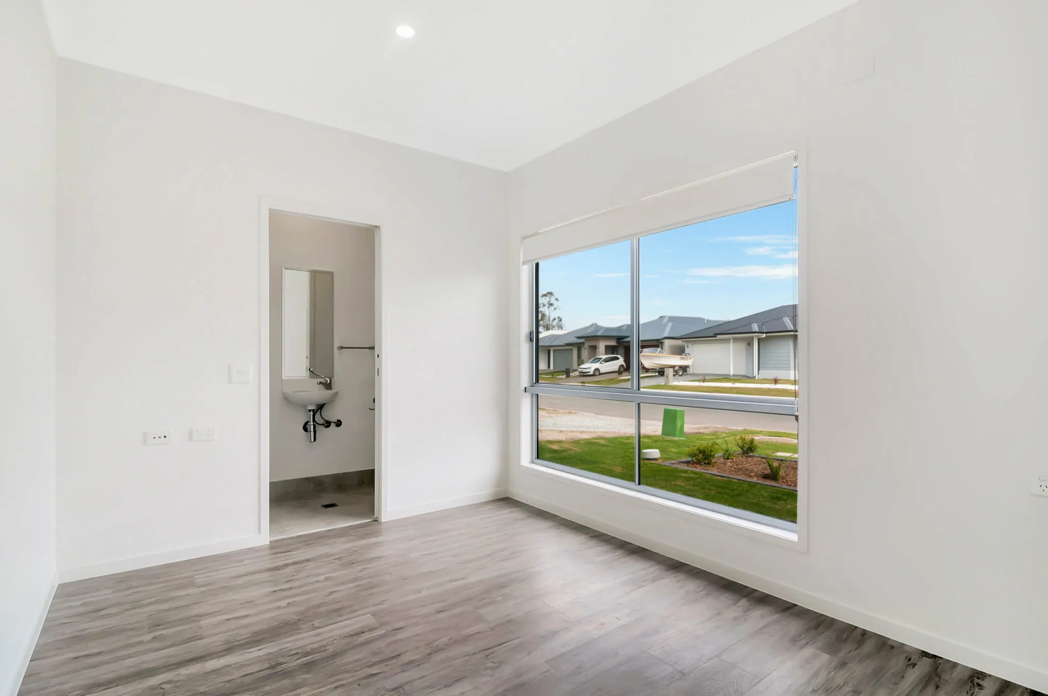 imgi_97_003_Open2view_ID650427-Lot_247_53_Dales_Way-2048×1360